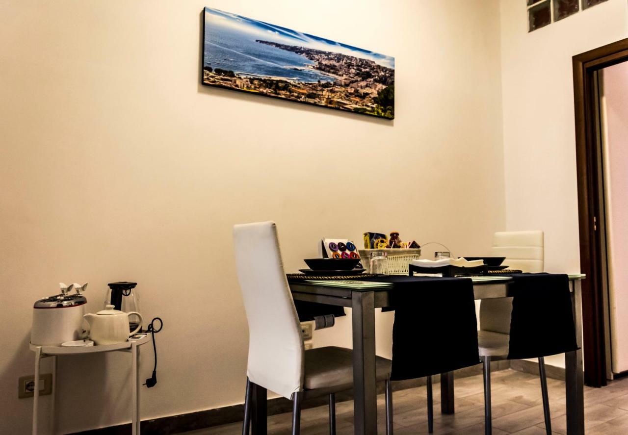 A Casa Nel Borgo Apartment เนเปิลส์ ภายนอก รูปภาพ